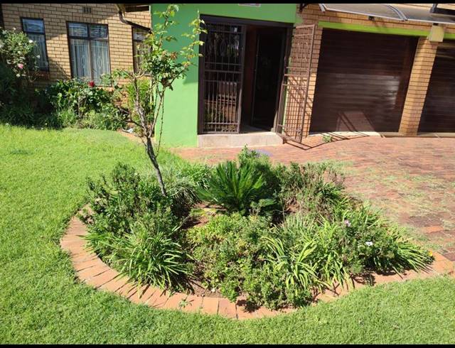 3 BEDROOM HOUSE FOR SALE IN LENASIA EXT 9